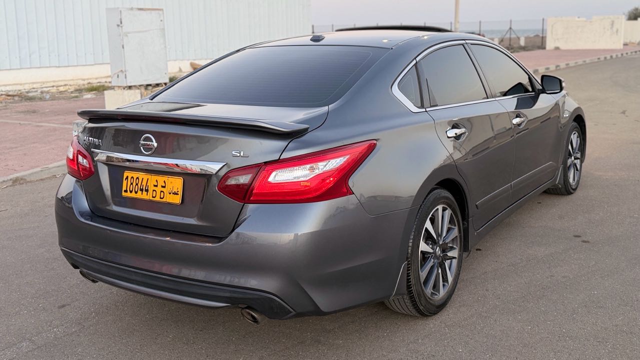 Car Image 2017 NISSAN ALTIMA SL
