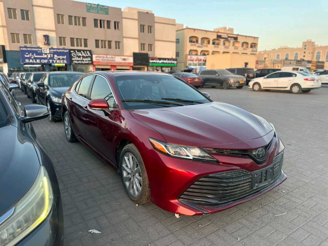 Car Image 2018 TOYOTA CAMRY LE
