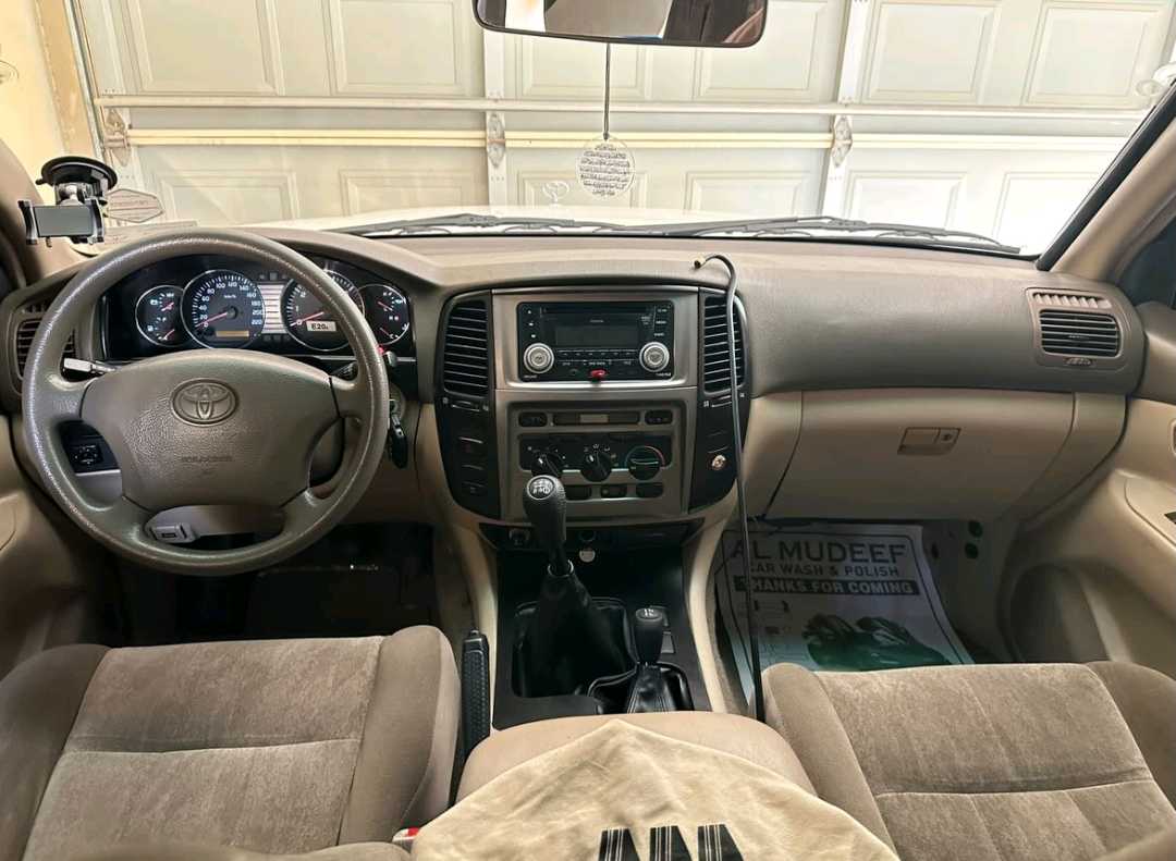 Car Image 1999 TOYOTA LAND CRUISER GX