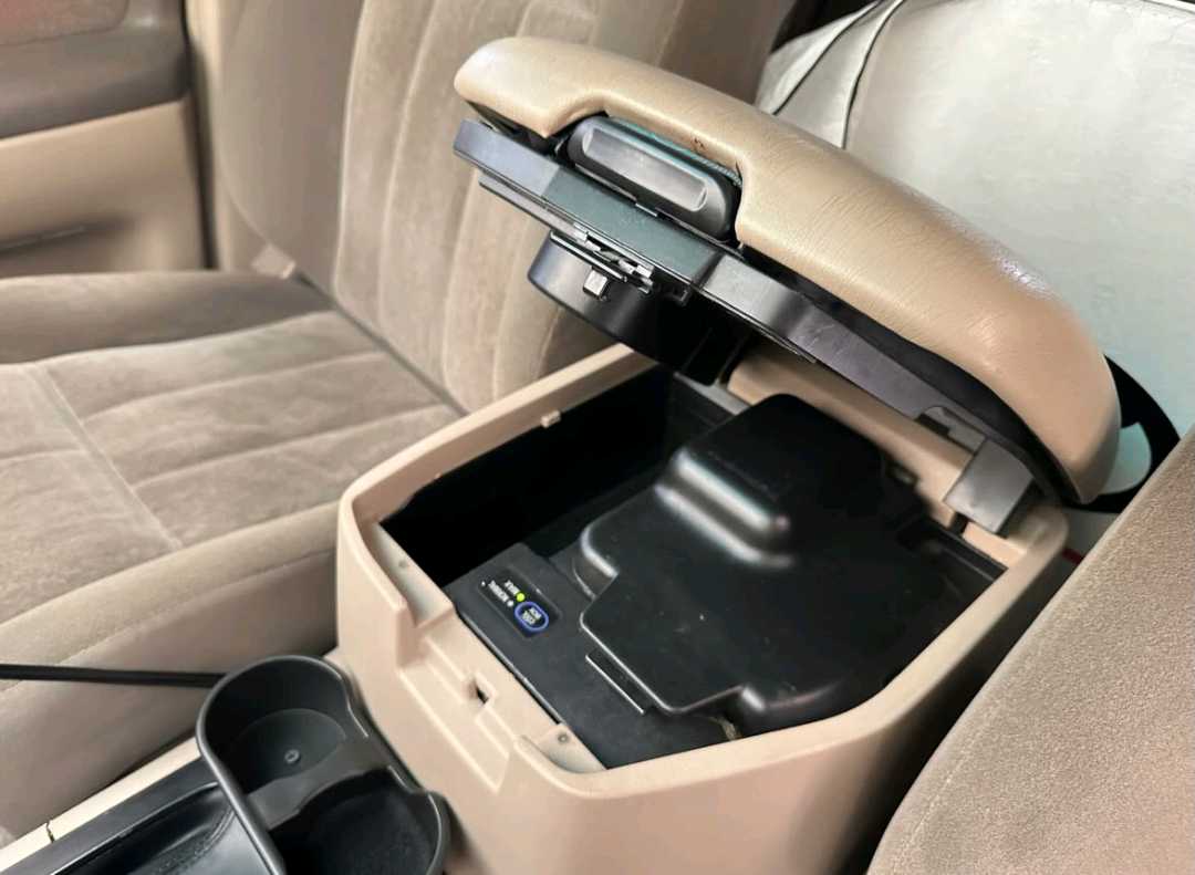 Car Image 1999 TOYOTA LAND CRUISER GX
