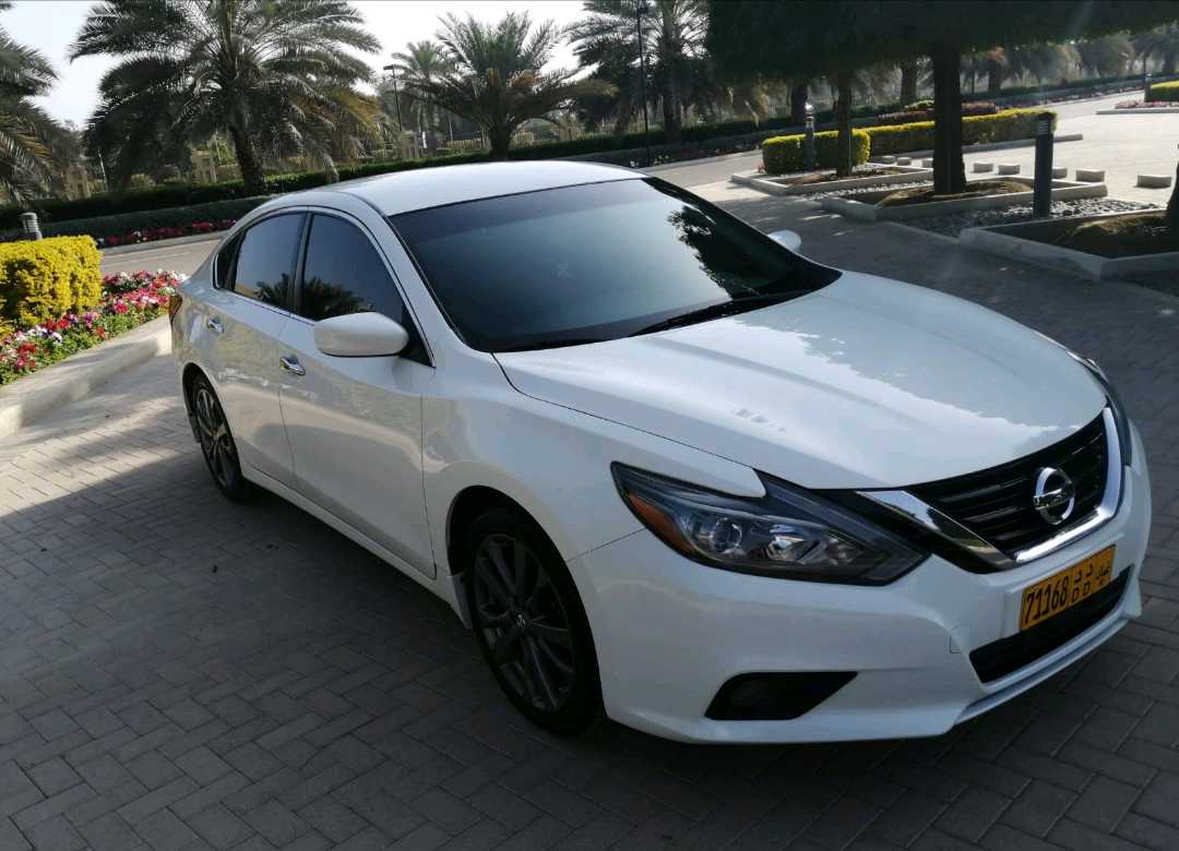 Car Image 2018 NISSAN ALTIMA SR
