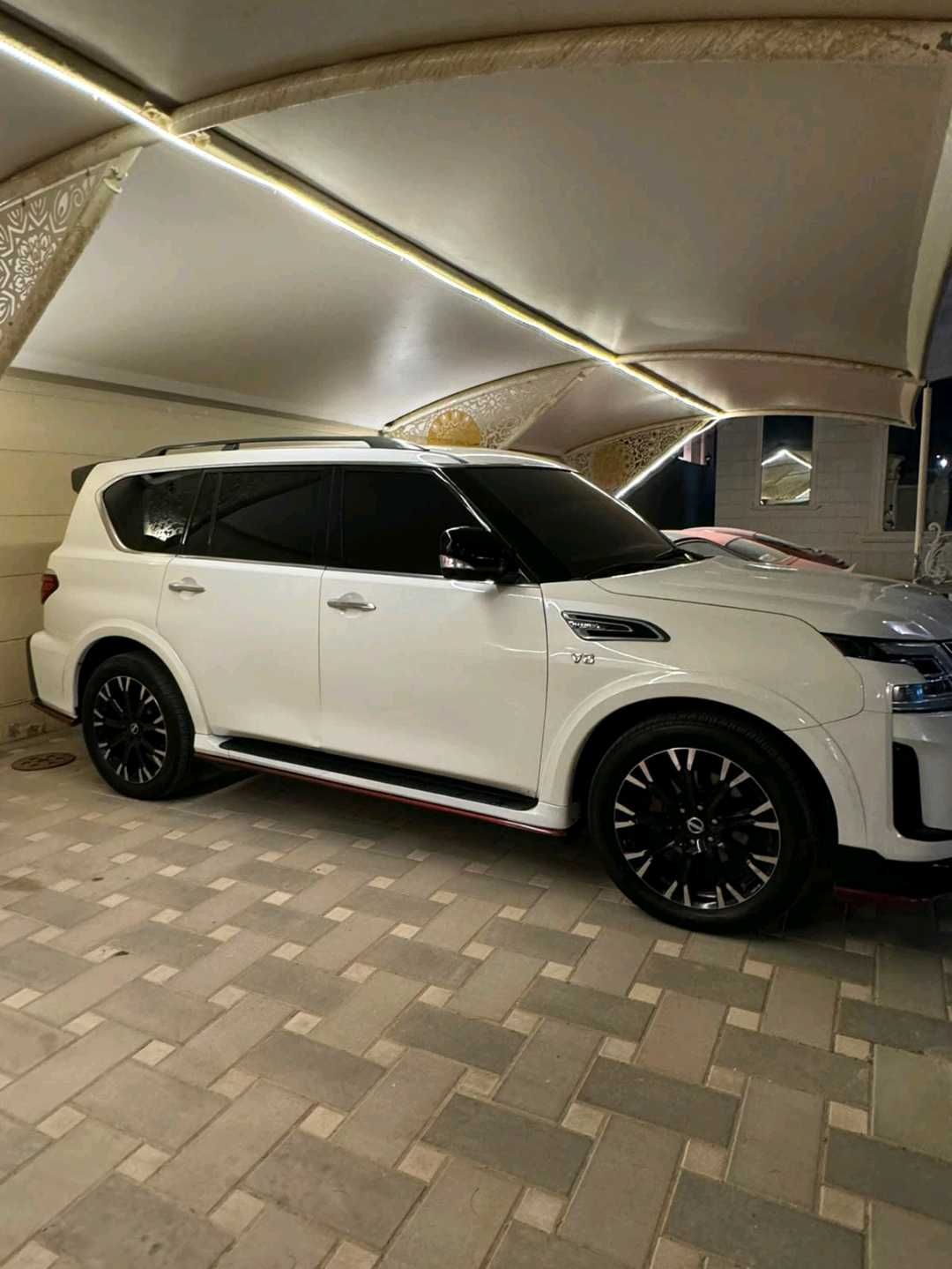 Car Image 2014 NISSAN PATROL Platinum