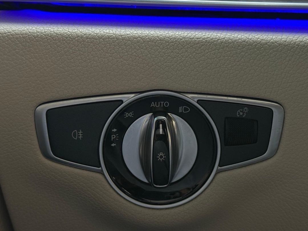Car Image 2017 MERCEDES E Class 300