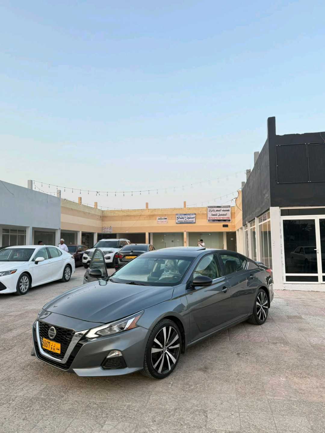 Car Image 2019 NISSAN ALTIMA SR