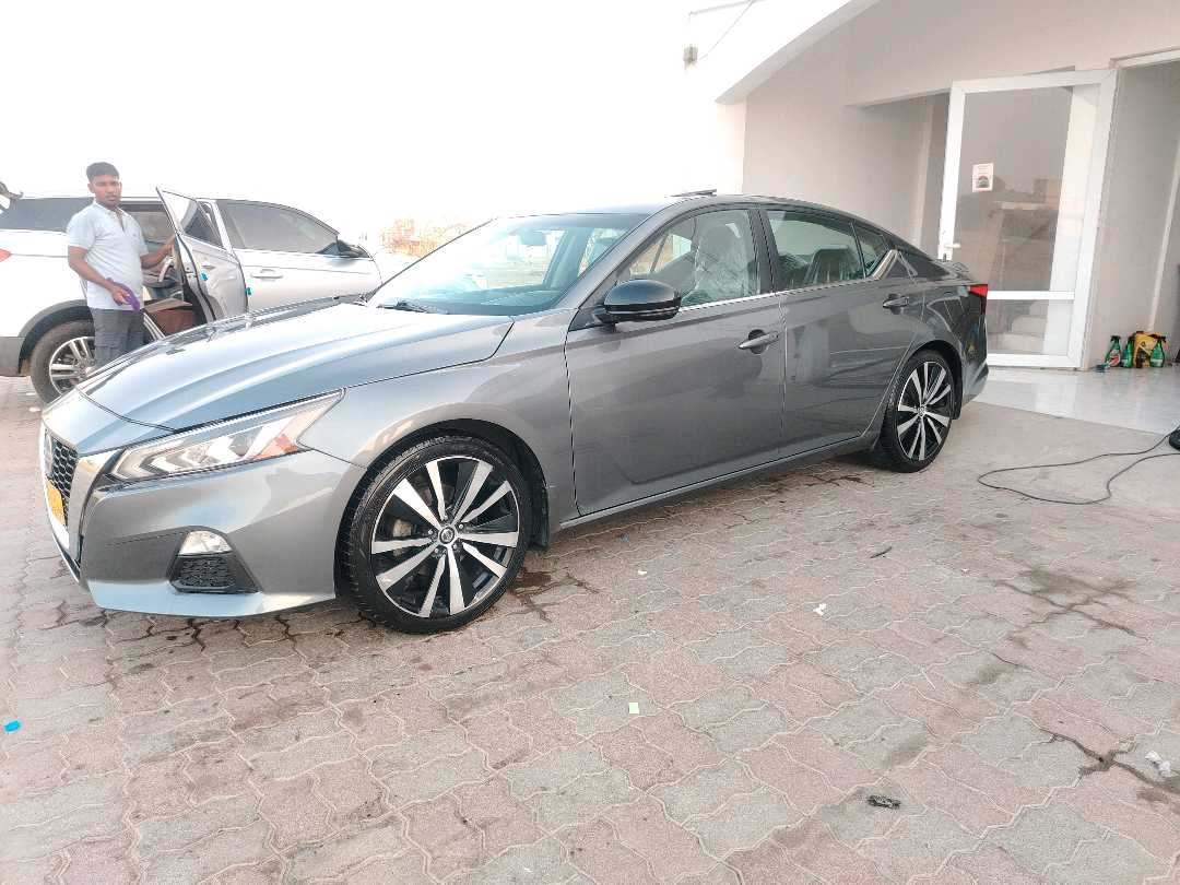 Car Image 2019 NISSAN ALTIMA SR