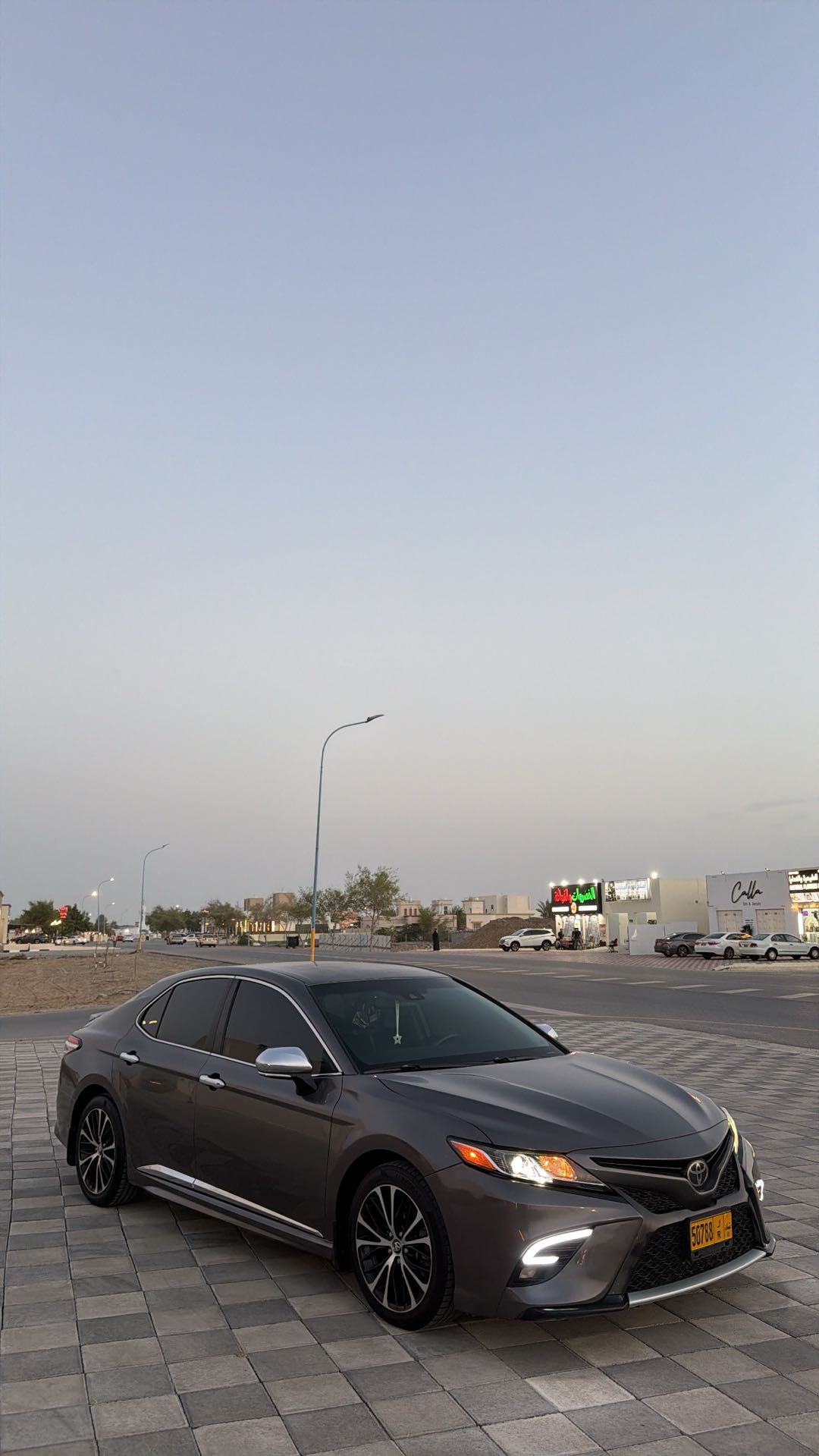 Car Image 2018 TOYOTA CAMRY SE