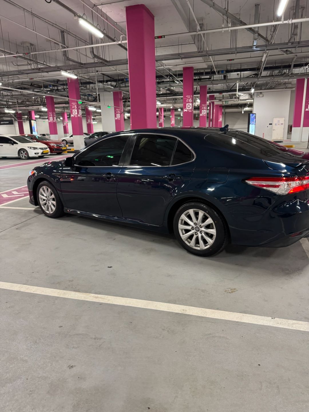 Car Image 2018 TOYOTA CAMRY LE