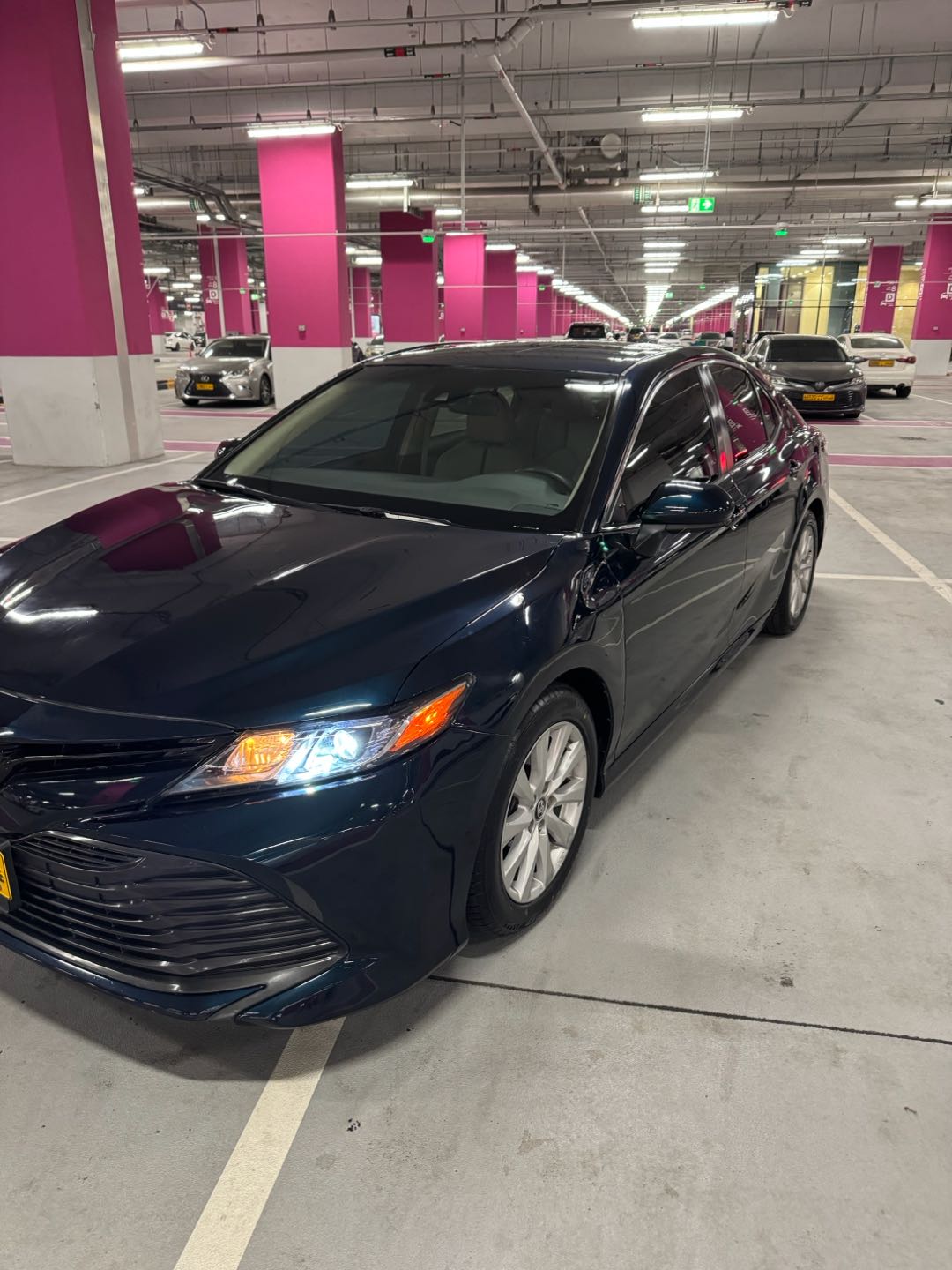 Car Image 2018 TOYOTA CAMRY LE