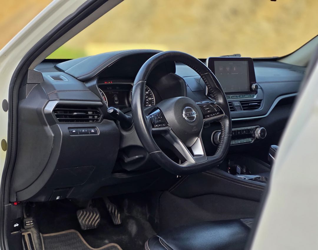 Car Image 2019 NISSAN ALTIMA SR