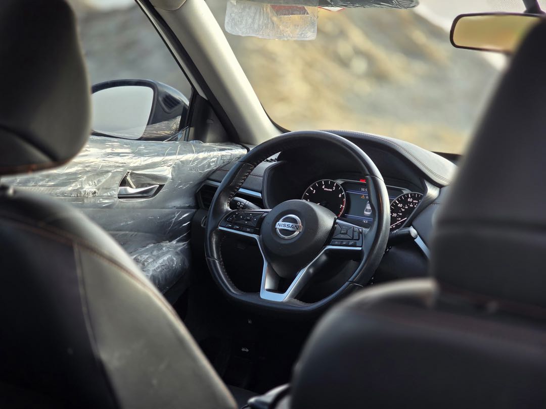 Car Image 2019 NISSAN ALTIMA SR