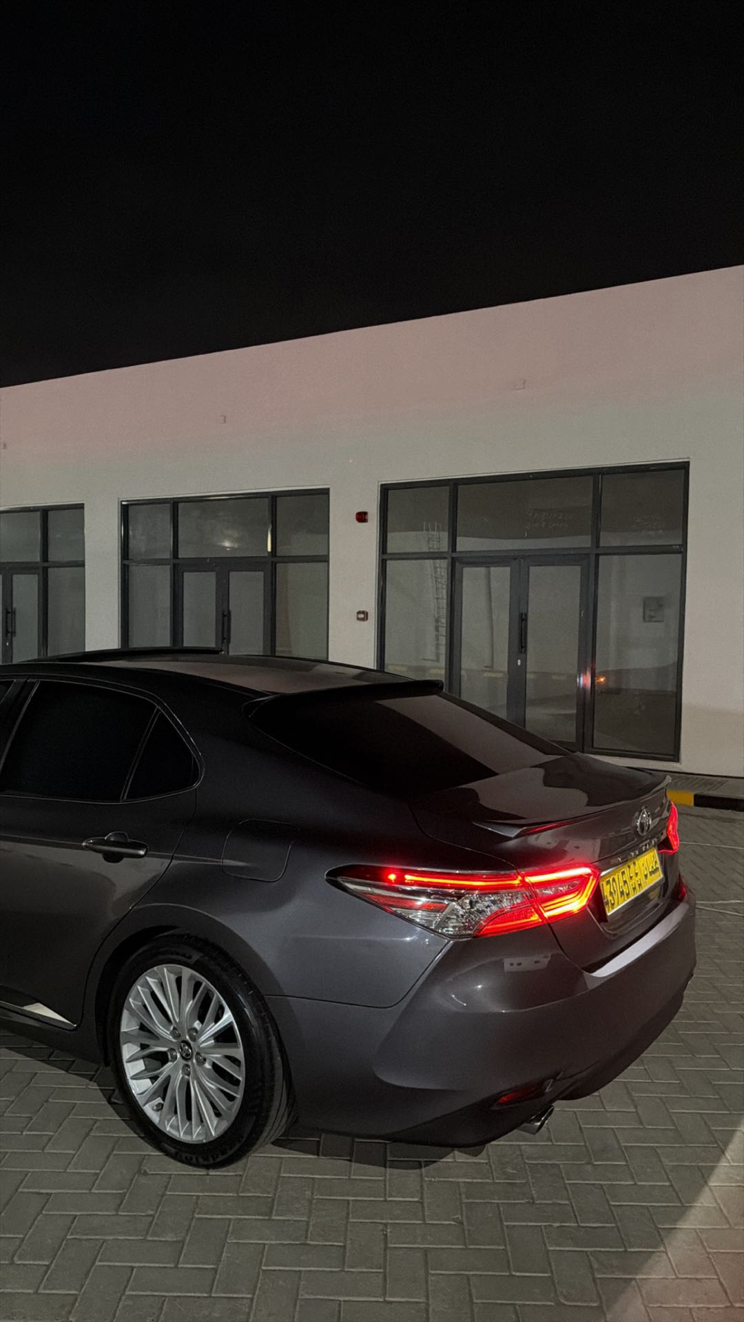 Car Image 2018 TOYOTA CAMRY SE