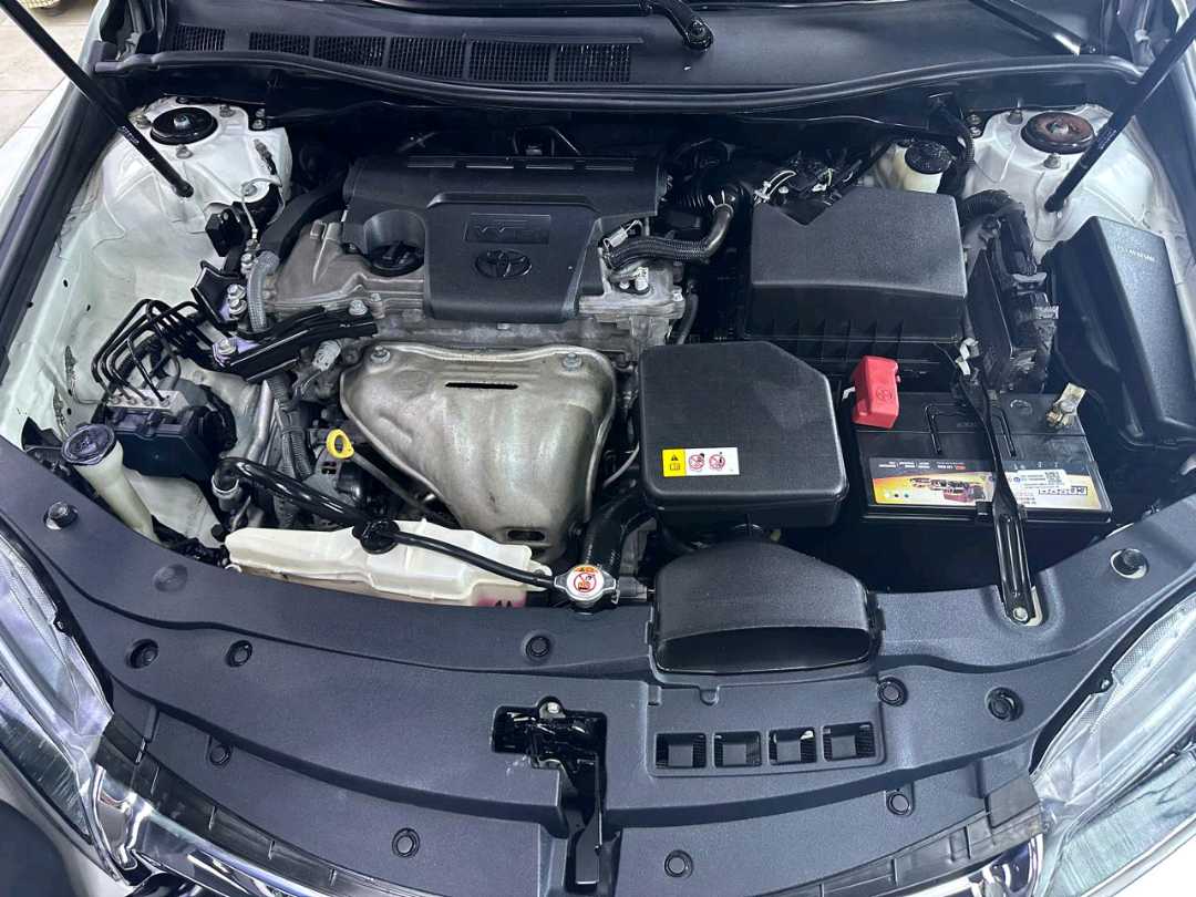 Car Image 2017 TOYOTA CAMRY LE