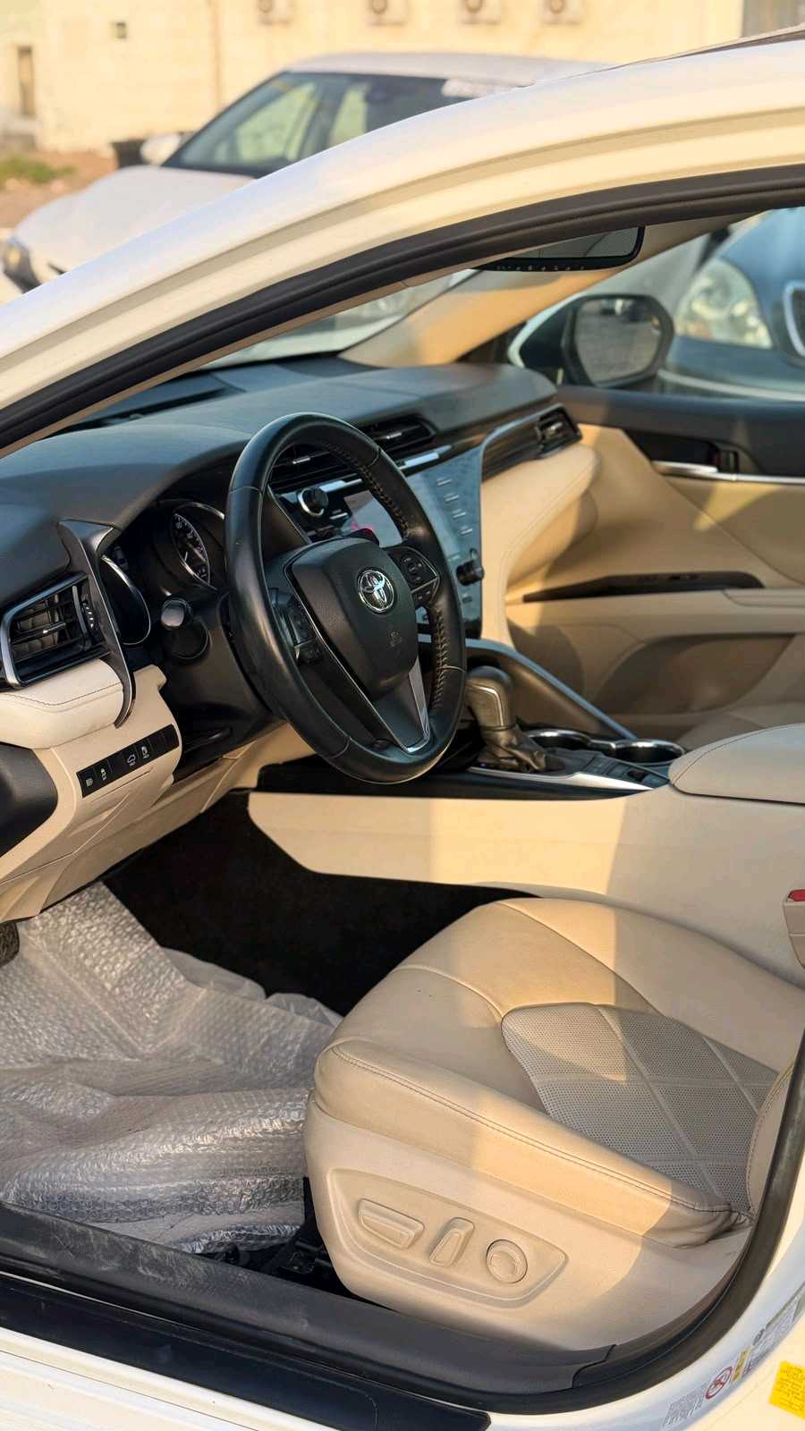 Car Image 2019 TOYOTA CAMRY XLE