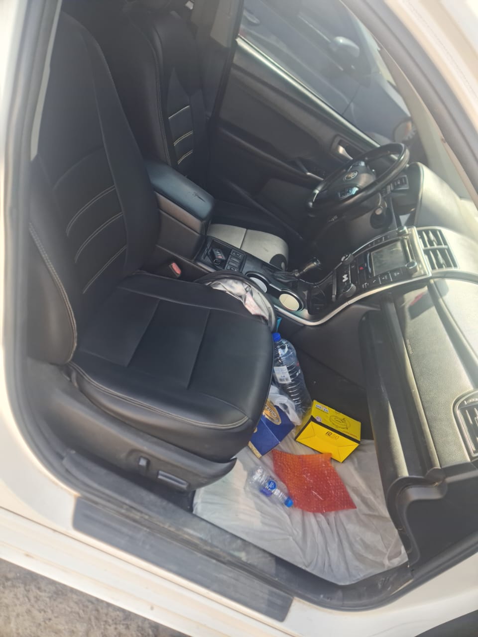 Car Image 2016 TOYOTA CAMRY SE
