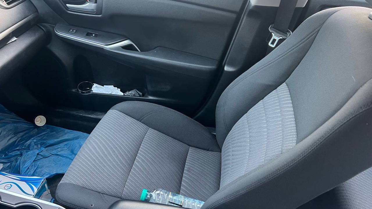 Car Image 2017 TOYOTA CAMRY LE