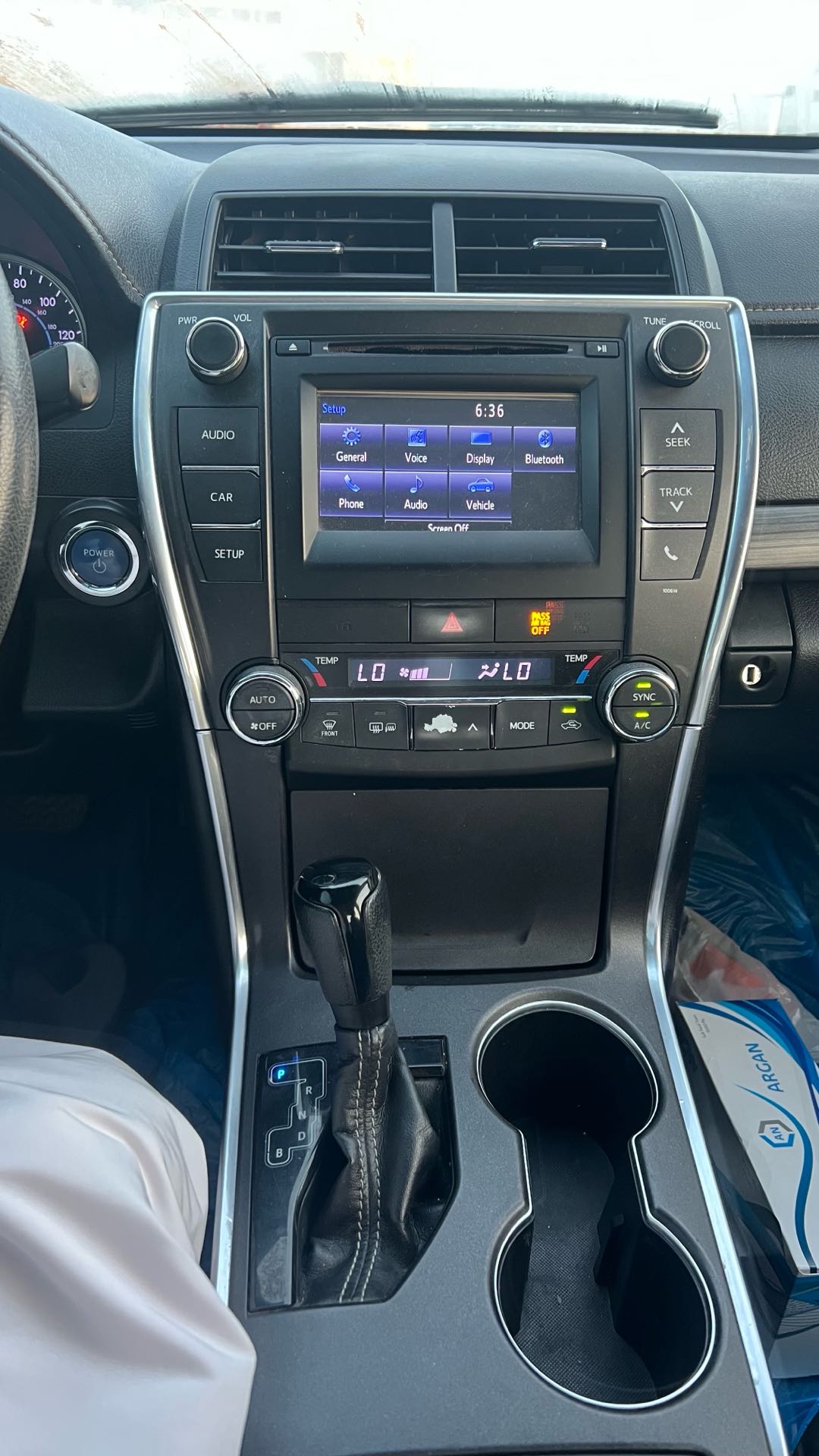 Car Image 2017 TOYOTA CAMRY LE