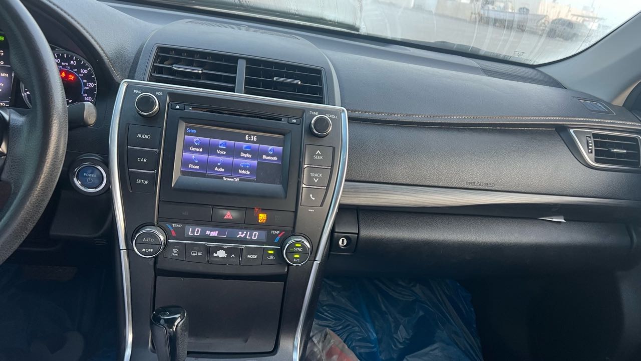 Car Image 2017 TOYOTA CAMRY LE