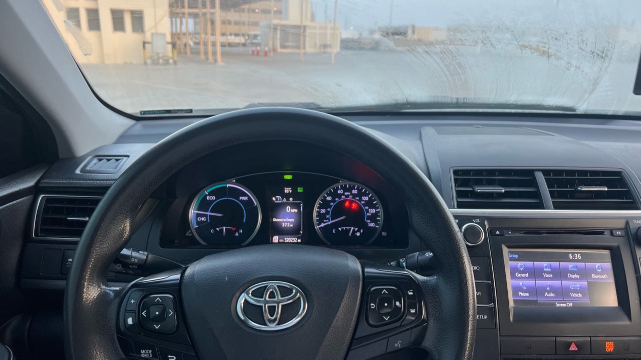 Car Image 2017 TOYOTA CAMRY LE