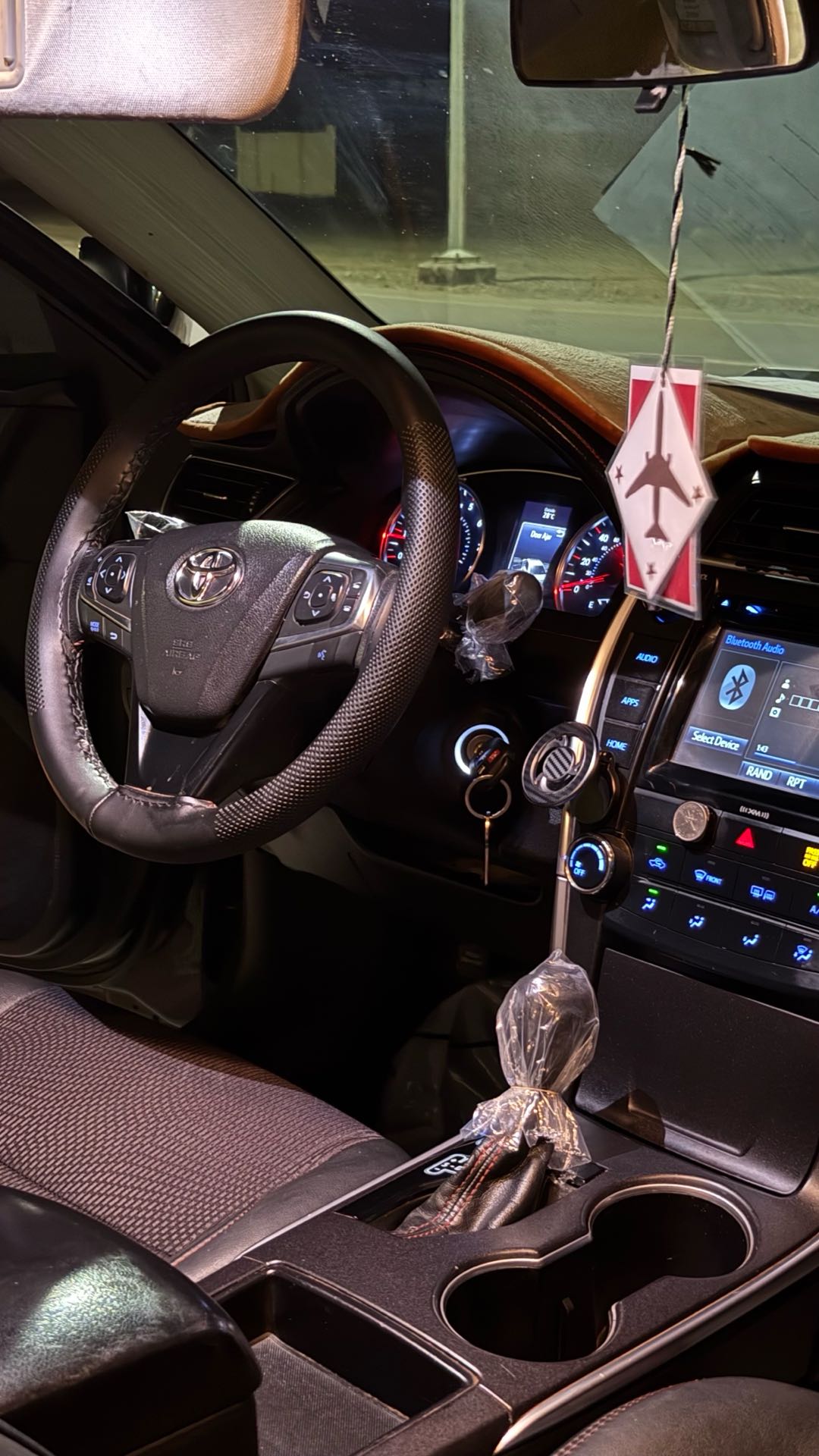 Car Image 2017 TOYOTA CAMRY SE