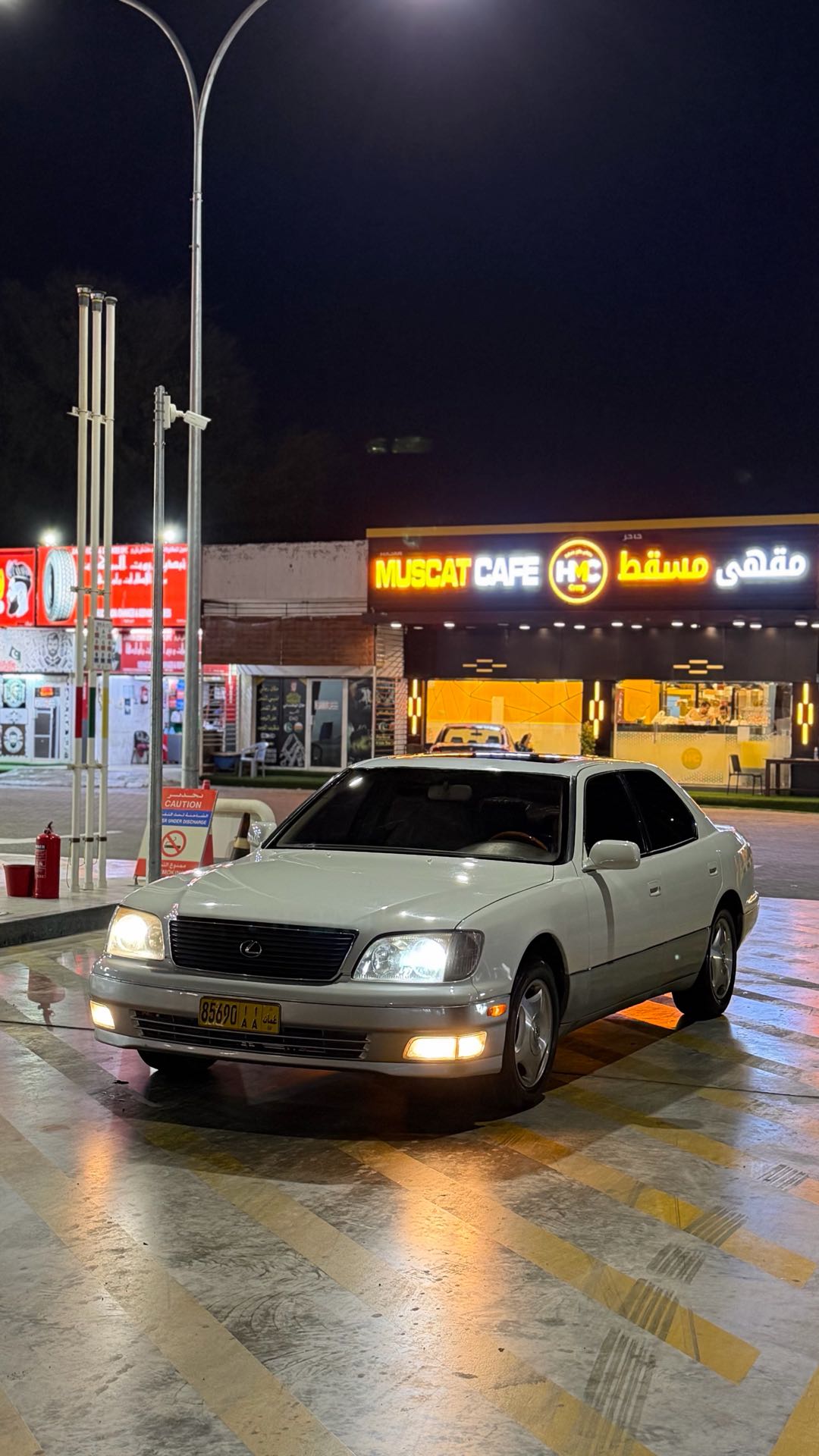 Car Image 1998 LEXUS LS 400