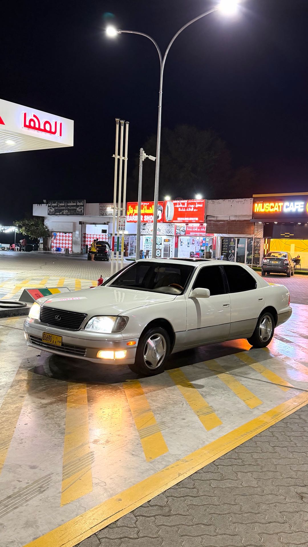 Car Image 1998 LEXUS LS 400
