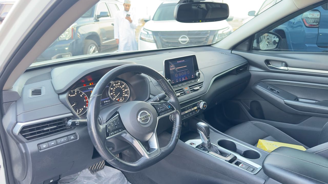 Car Image 2019 NISSAN ALTIMA SV