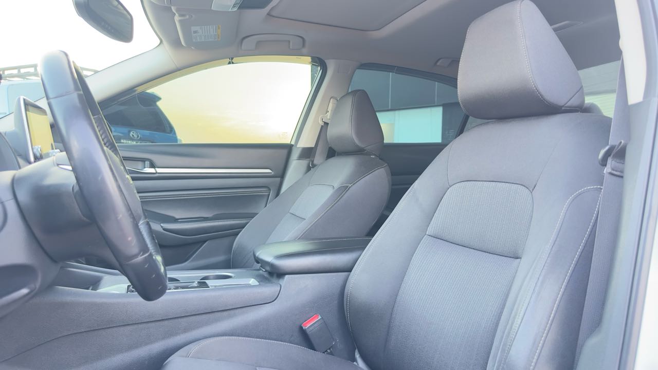 Car Image 2019 NISSAN ALTIMA SV