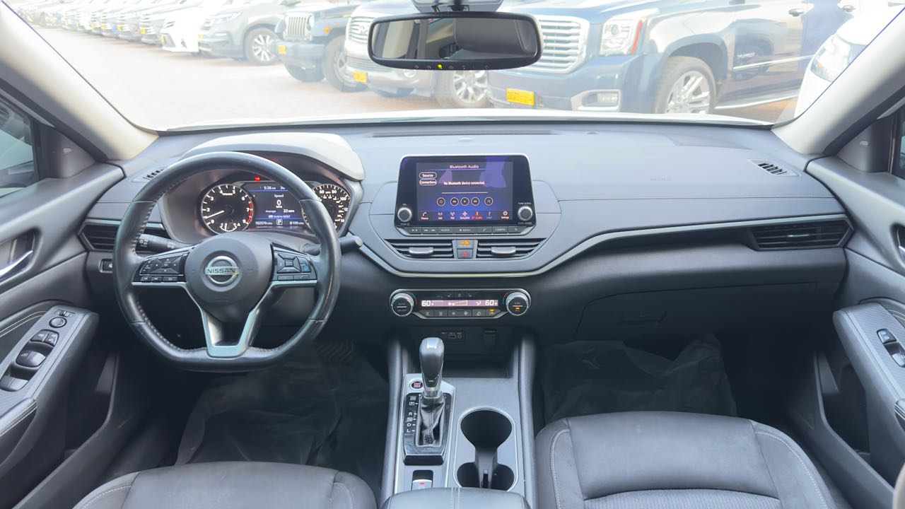 Car Image 2019 NISSAN ALTIMA SV