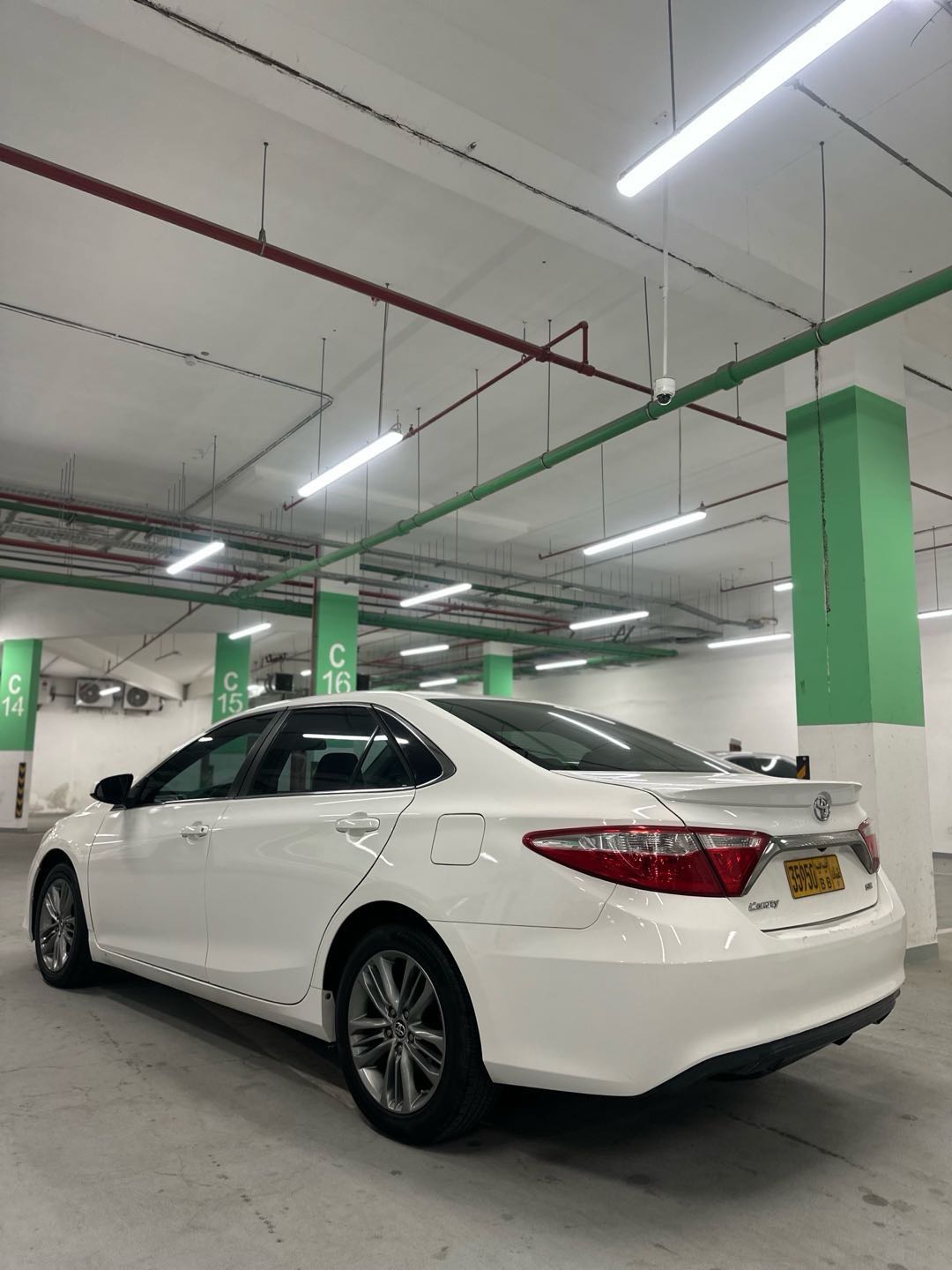 Car Image 2015 TOYOTA CAMRY SE