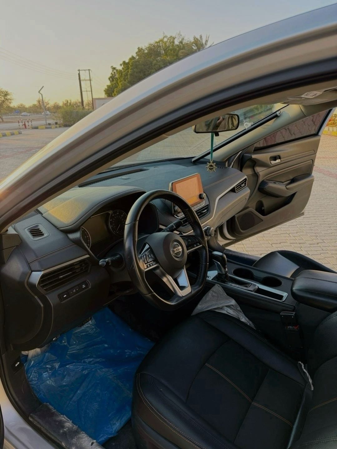 Car Image 2019 NISSAN ALTIMA SR