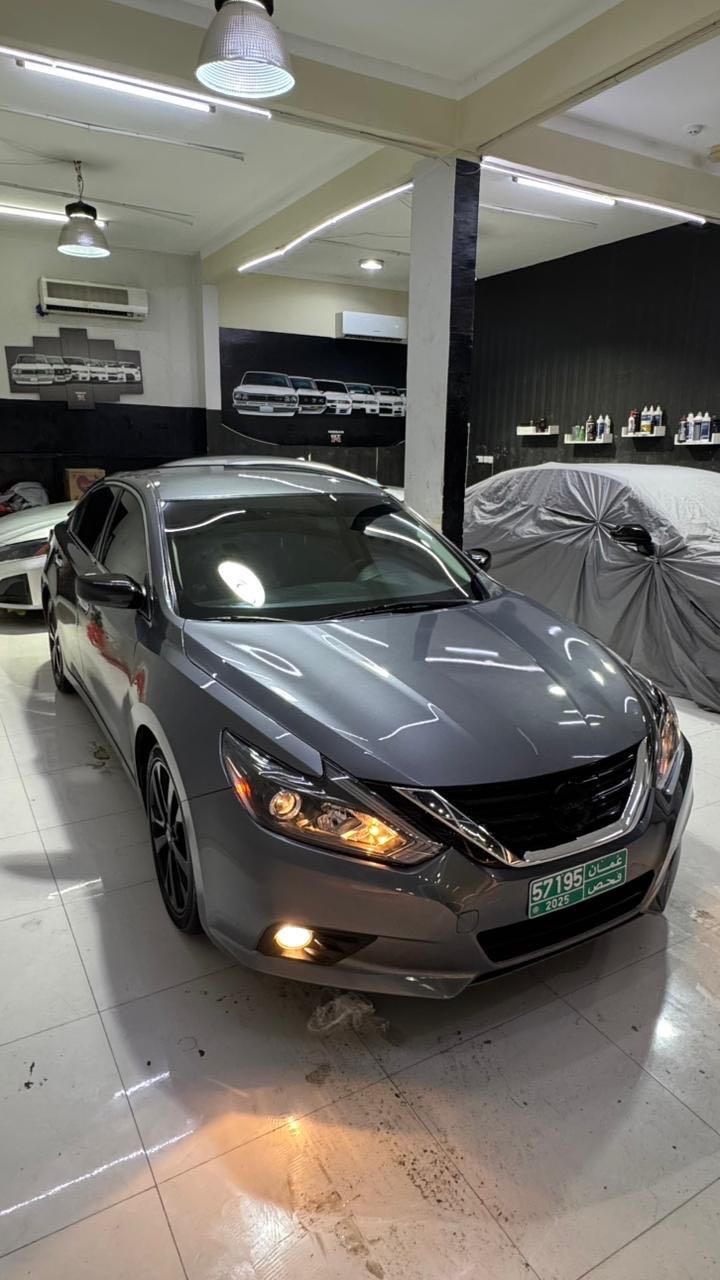 Car Image 2017 NISSAN ALTIMA SR