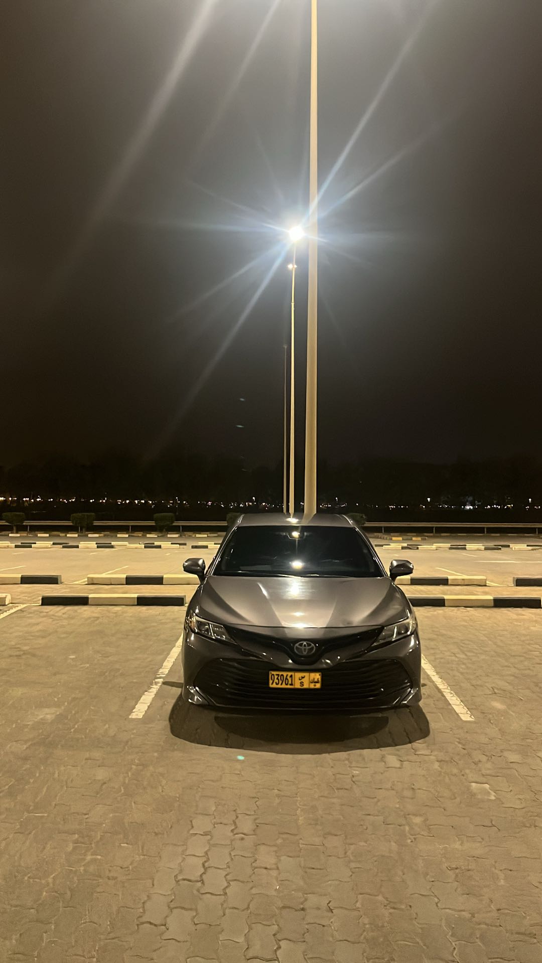Car Image 2018 TOYOTA CAMRY LE