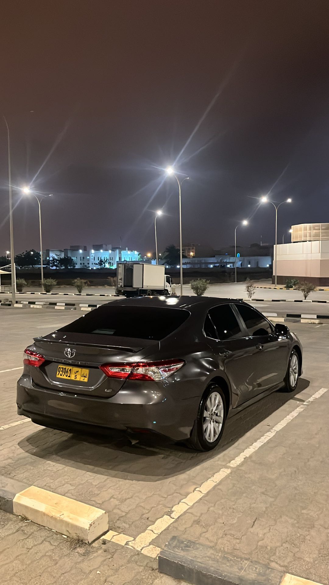 Car Image 2018 TOYOTA CAMRY LE