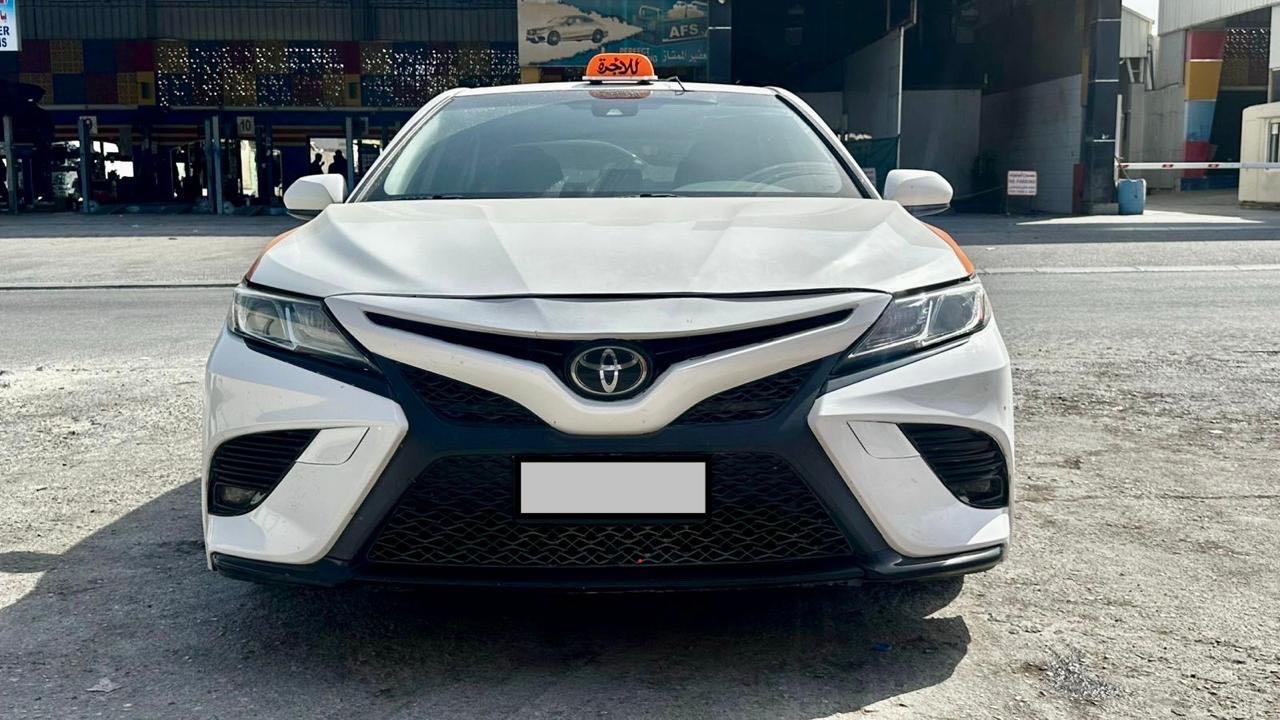 Car Image 2018 TOYOTA CAMRY SE
