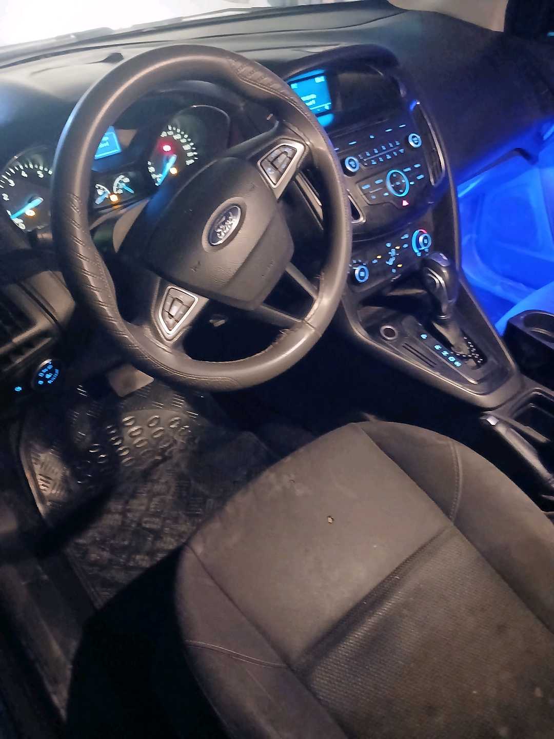 Car Image 2016 FORD FOCUS Sport