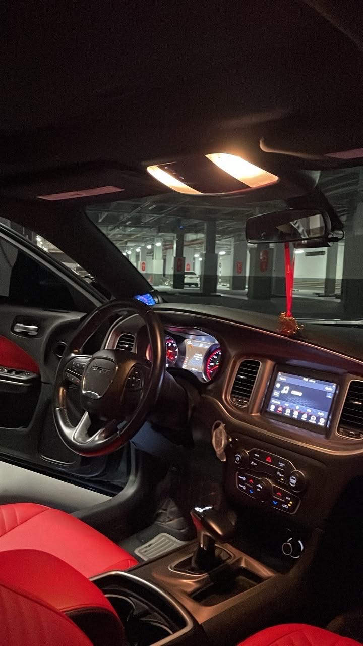 Car Image 2019 DODGE CHARGER SXT