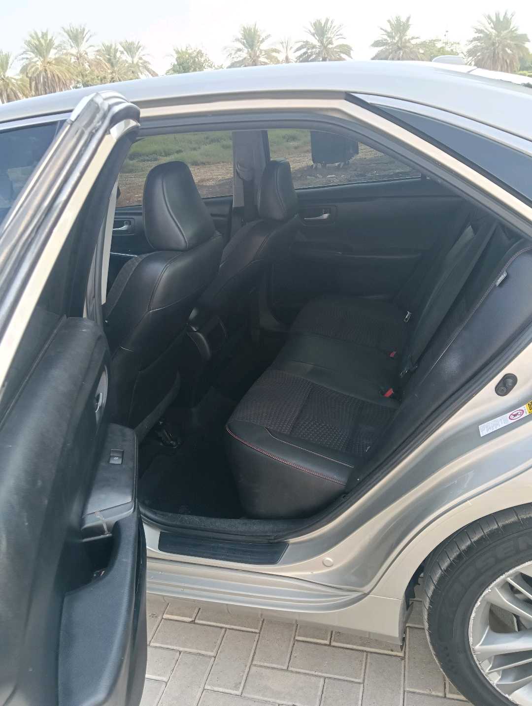 Car Image 2015 TOYOTA CAMRY SE
