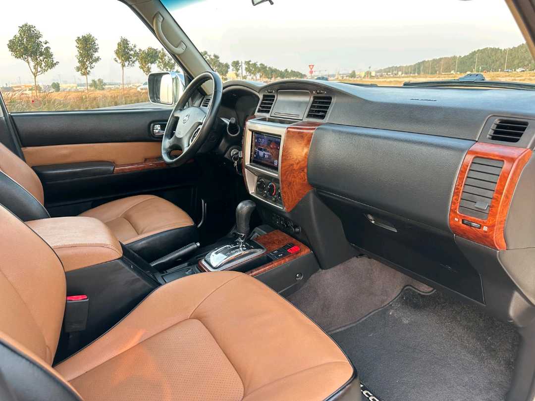 Car Image 2019 NISSAN SAFARI 