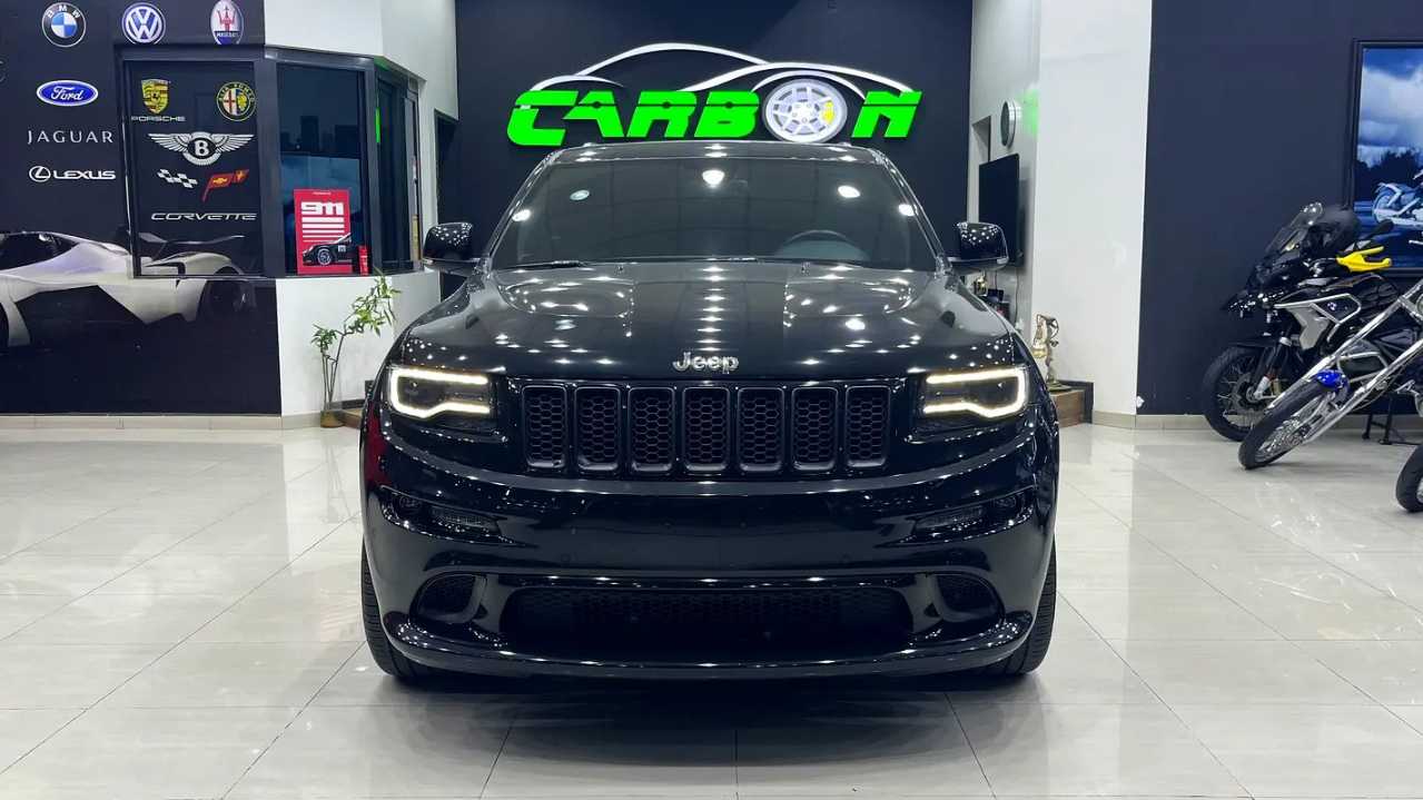 Car Image 2016 JEEP GRAND CHEROKEE SRT
