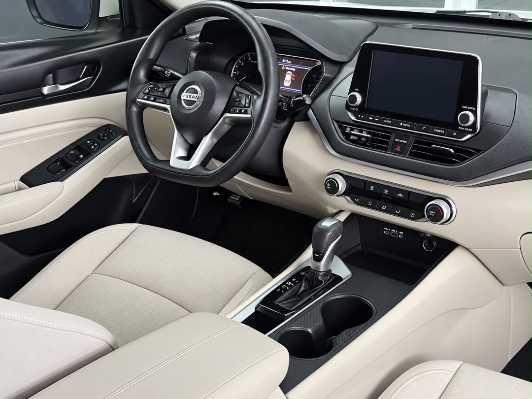 Car Image 2019 NISSAN ALTIMA S