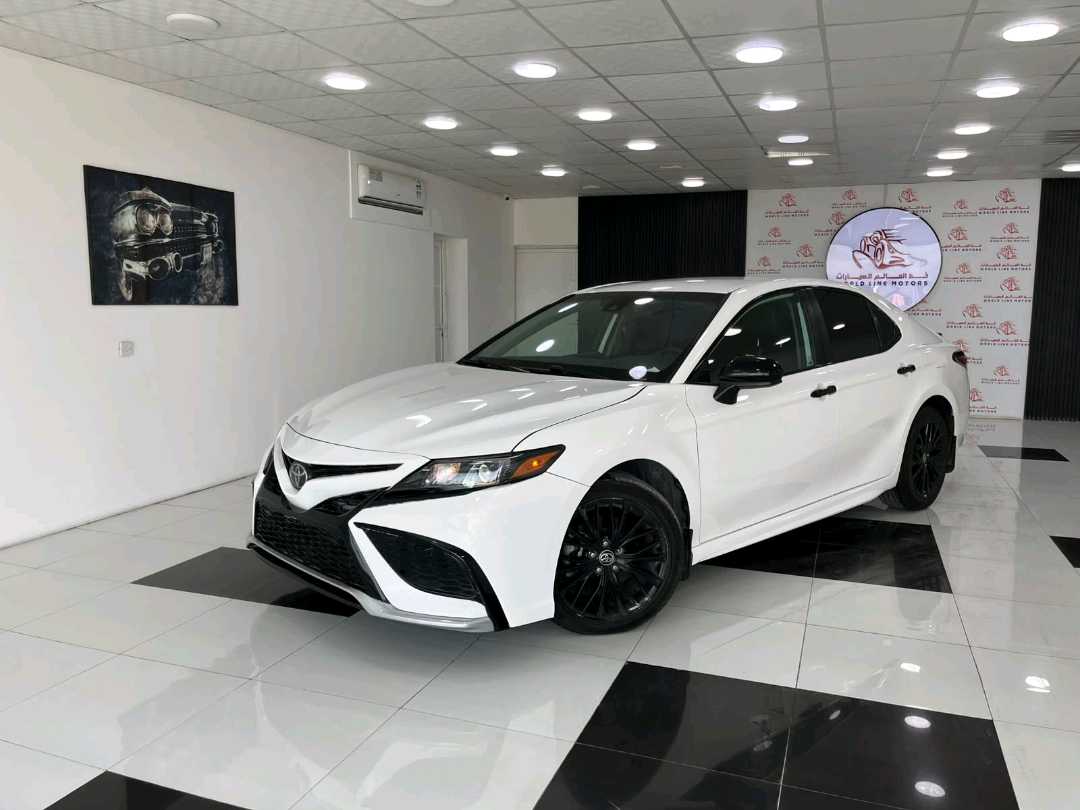 Car Image 2021 TOYOTA CAMRY SE