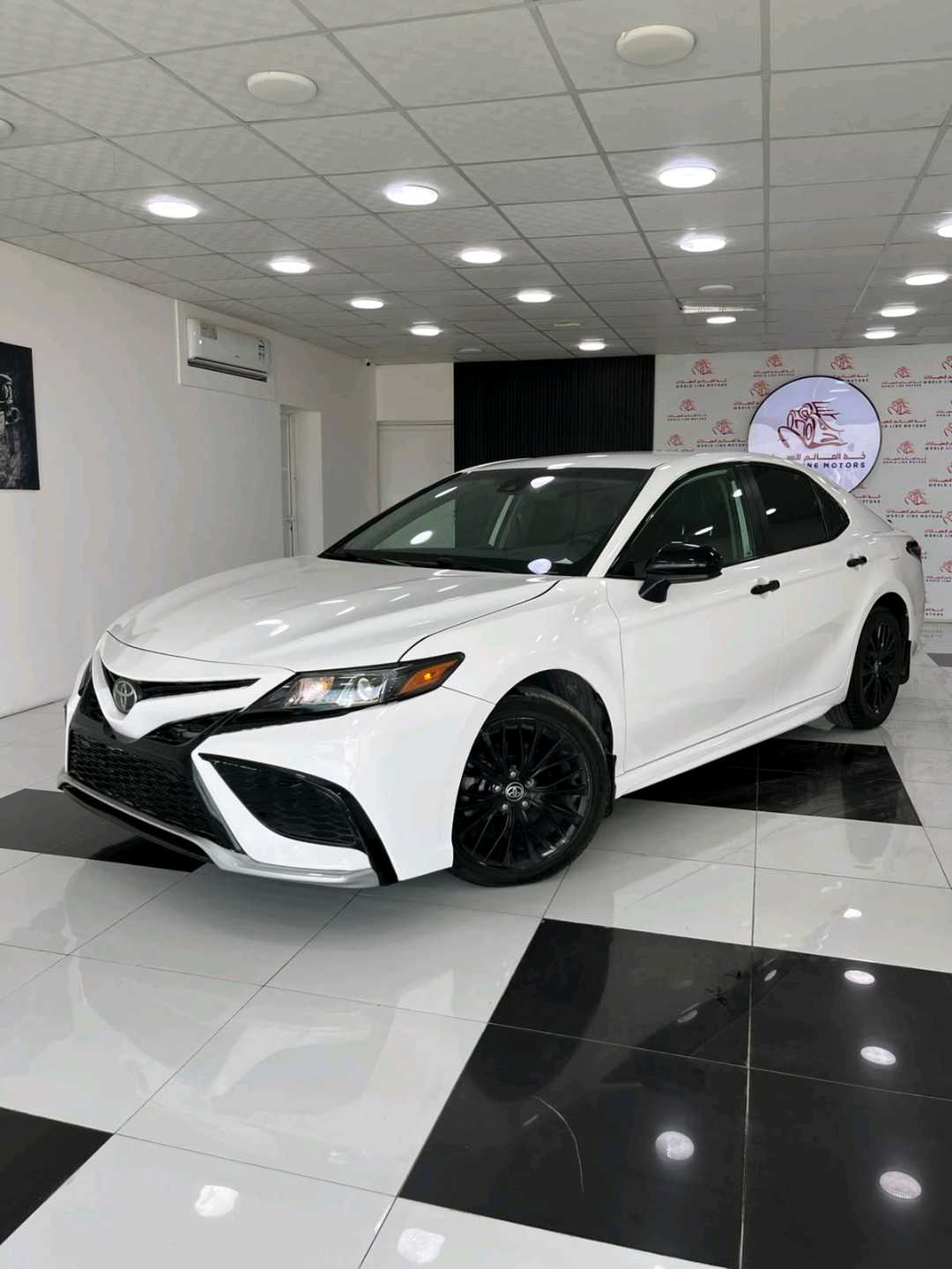 Car Image 2021 TOYOTA CAMRY SE
