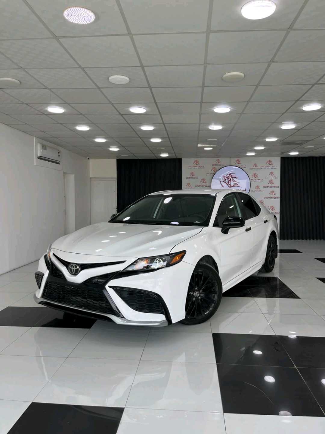 Car Image 2021 TOYOTA CAMRY SE