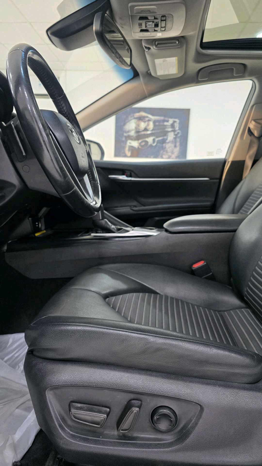 Car Image 2018 TOYOTA CAMRY SE