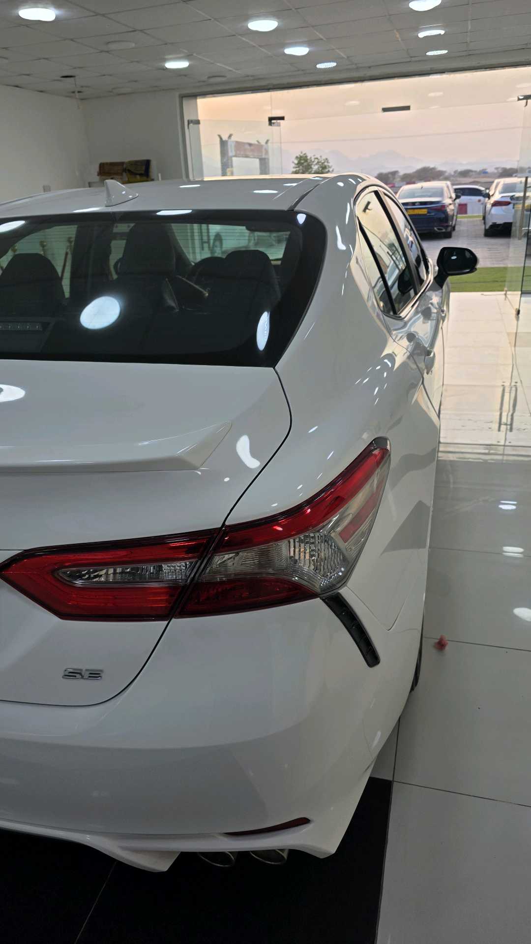 Car Image 2018 TOYOTA CAMRY SE