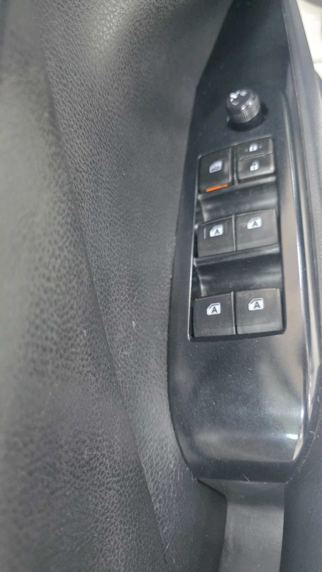 Car Image 2018 TOYOTA CAMRY SE