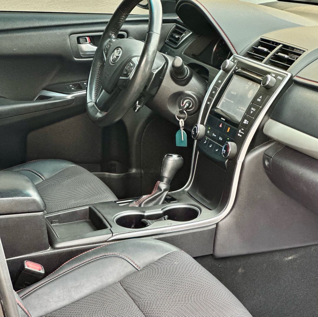 Car Image 2017 TOYOTA CAMRY SE