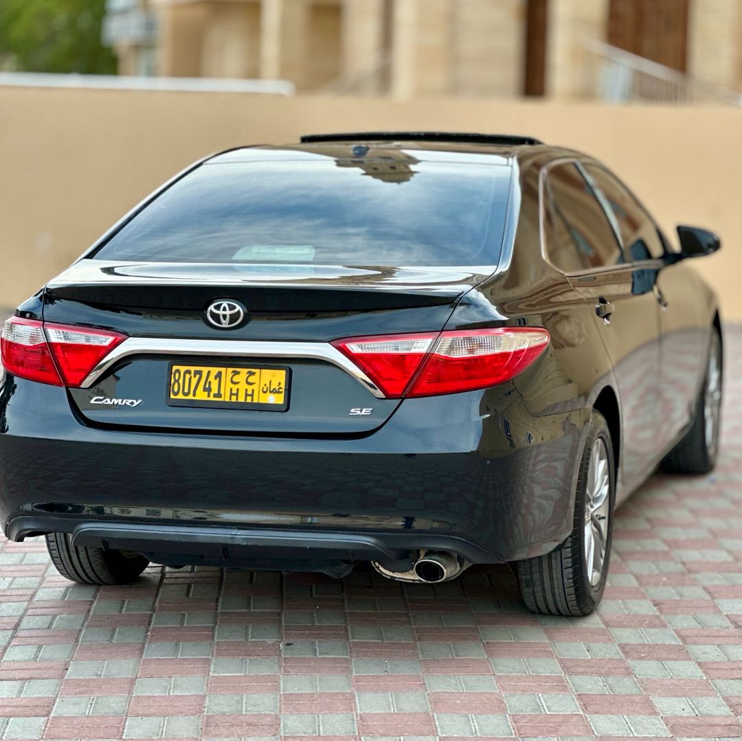 Car Image 2017 TOYOTA CAMRY SE
