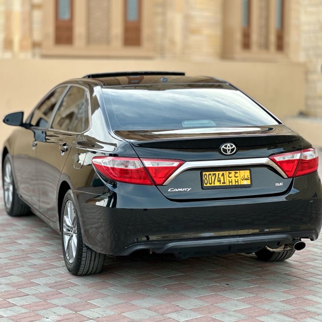 Car Image 2017 TOYOTA CAMRY SE