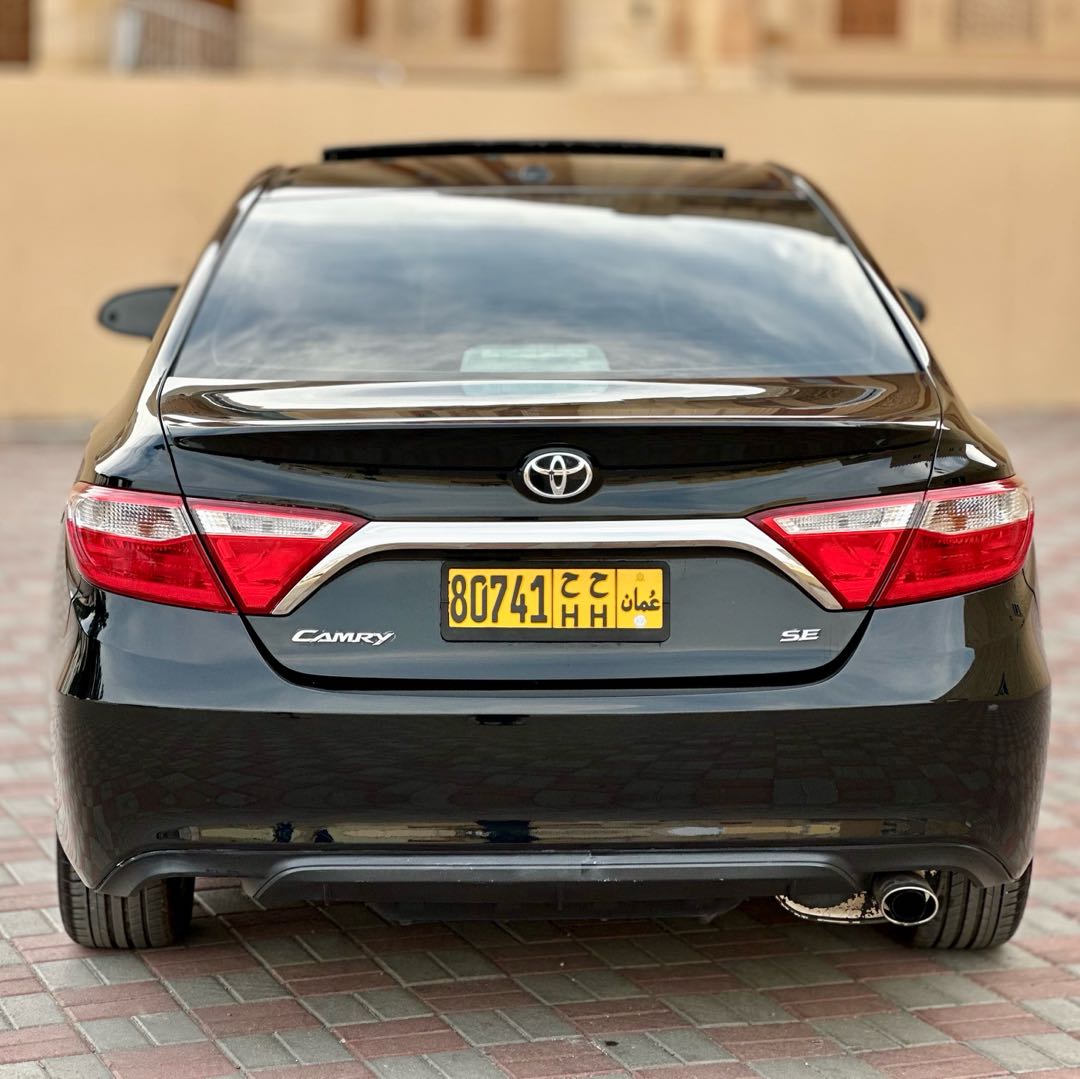Car Image 2017 TOYOTA CAMRY SE
